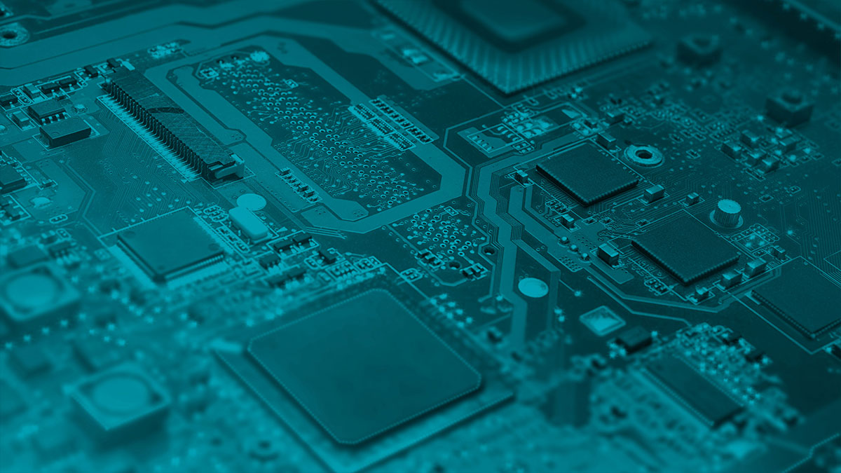 IT-Services Eine detailreiche Nahaufnahme eines Computer-Motherboards, beleuchtet von blauen Lichtern, die die feine Elektronik betonen – ein Sinnbild für leistungsstarke IT-Services, die als Grundlage moderner technologischer Infrastrukturen dienen.